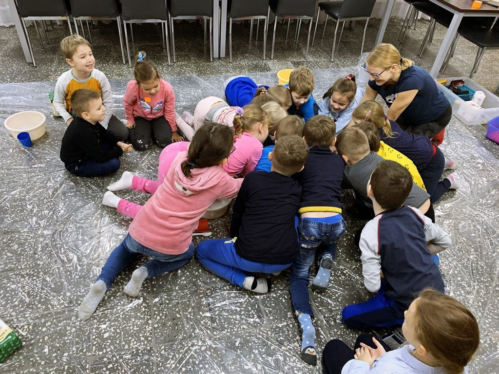 Multisensoryczne warsztaty mikołajkowe w Kiernozi