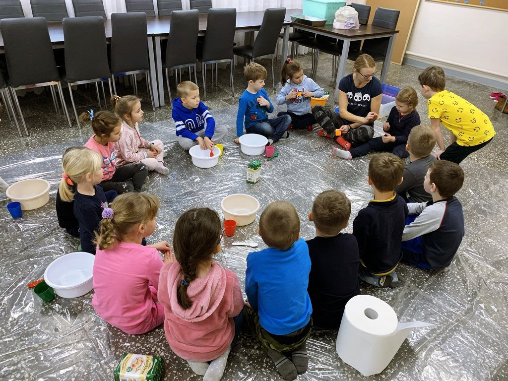 Multisensoryczne warsztaty mikołajkowe w Kiernozi