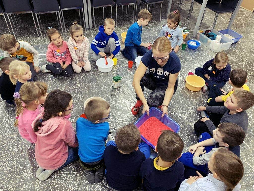 Multisensoryczne warsztaty mikołajkowe w Kiernozi