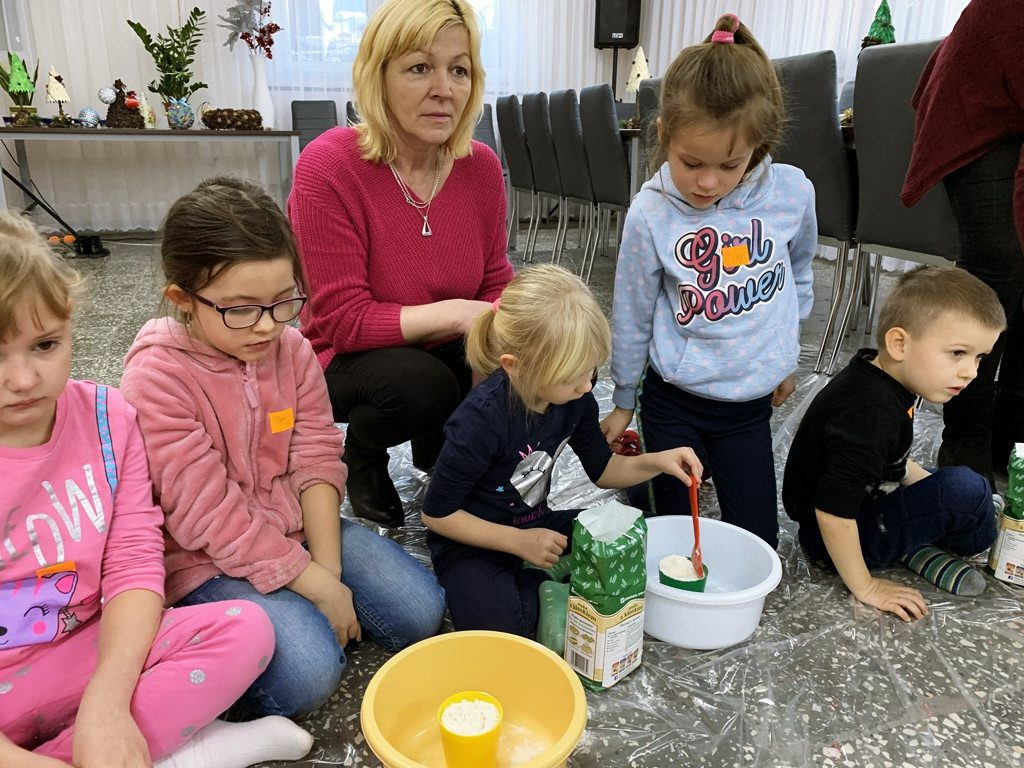 Multisensoryczne warsztaty mikołajkowe w Kiernozi