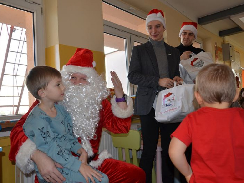 Mikołaj odwiedził dzieci w łowickim szpitalu