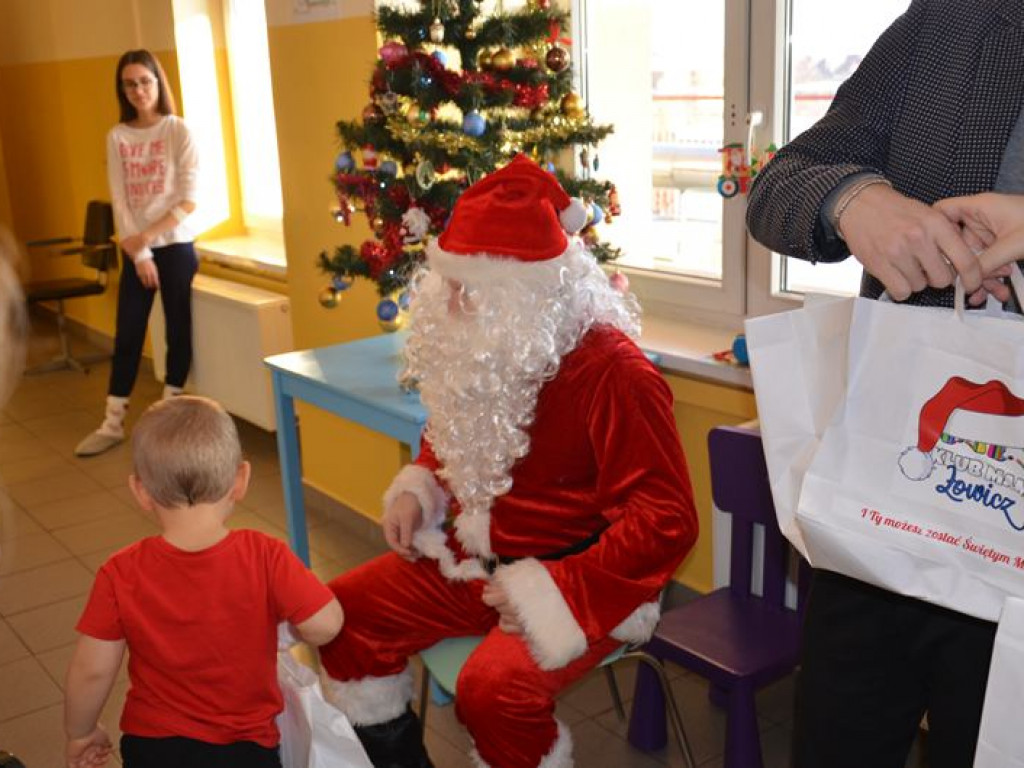 Mikołaj odwiedził dzieci w łowickim szpitalu