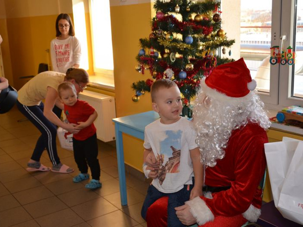Mikołaj odwiedził dzieci w łowickim szpitalu