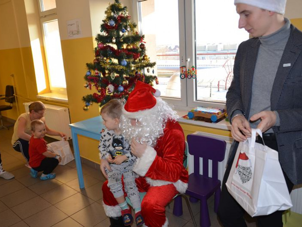 Mikołaj odwiedził dzieci w łowickim szpitalu