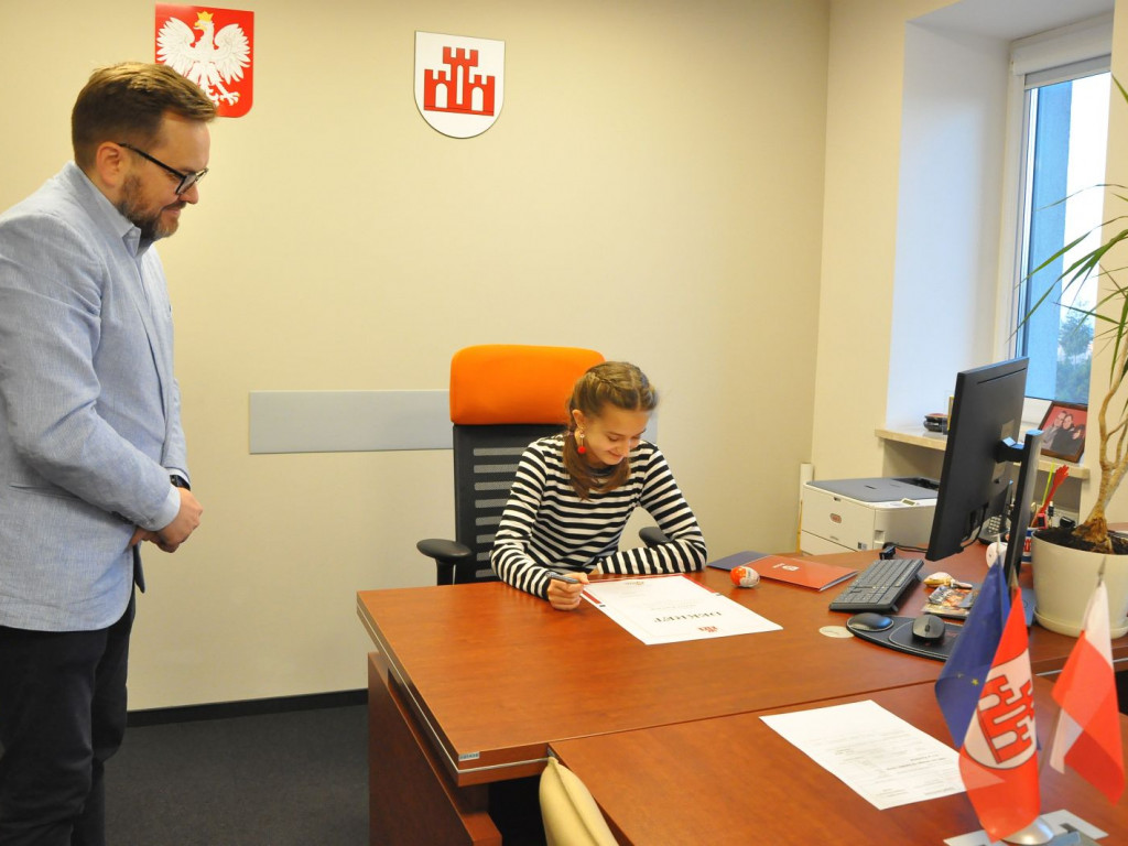 12-letnia Olivia Walczak pełniła honory burmistrza Żychlina