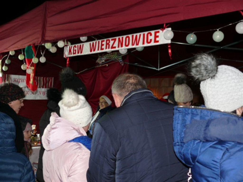 Choinka w Zdunach  -  zainteresowanie przeszło oczekiwania organizatorów