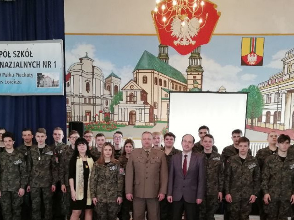 Pasowanie w grupie mundurowej ZSP 1