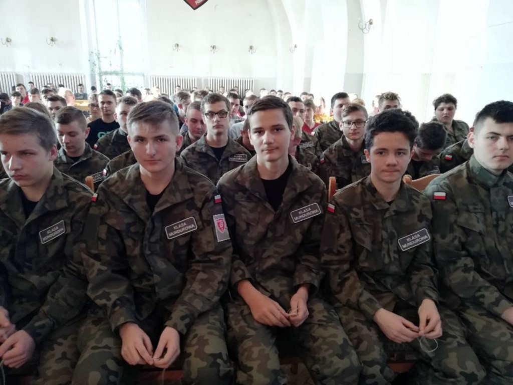 Pasowanie w grupie mundurowej ZSP 1