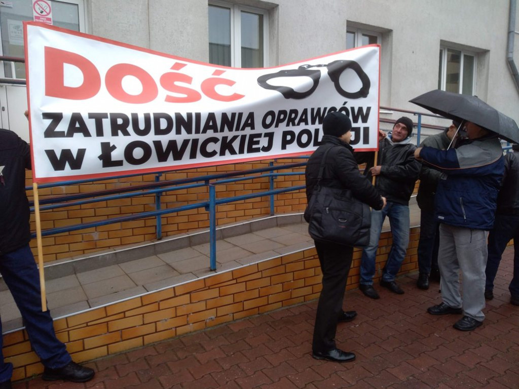 Pikietowali przed sądem, pikietują przed komendą policji