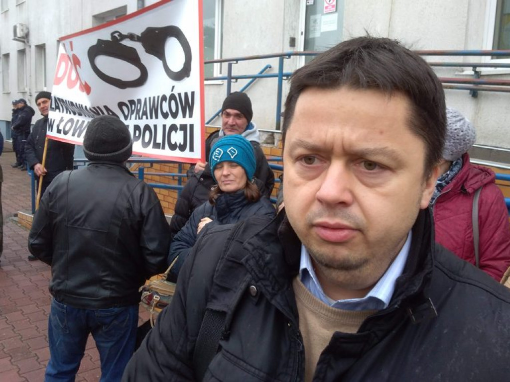 Pikietowali przed sądem, pikietują przed komendą policji