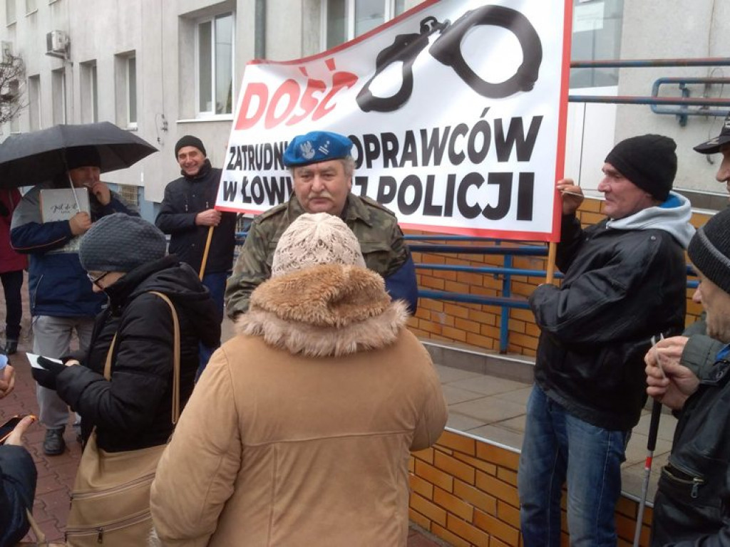 Pikietowali przed sądem, pikietują przed komendą policji