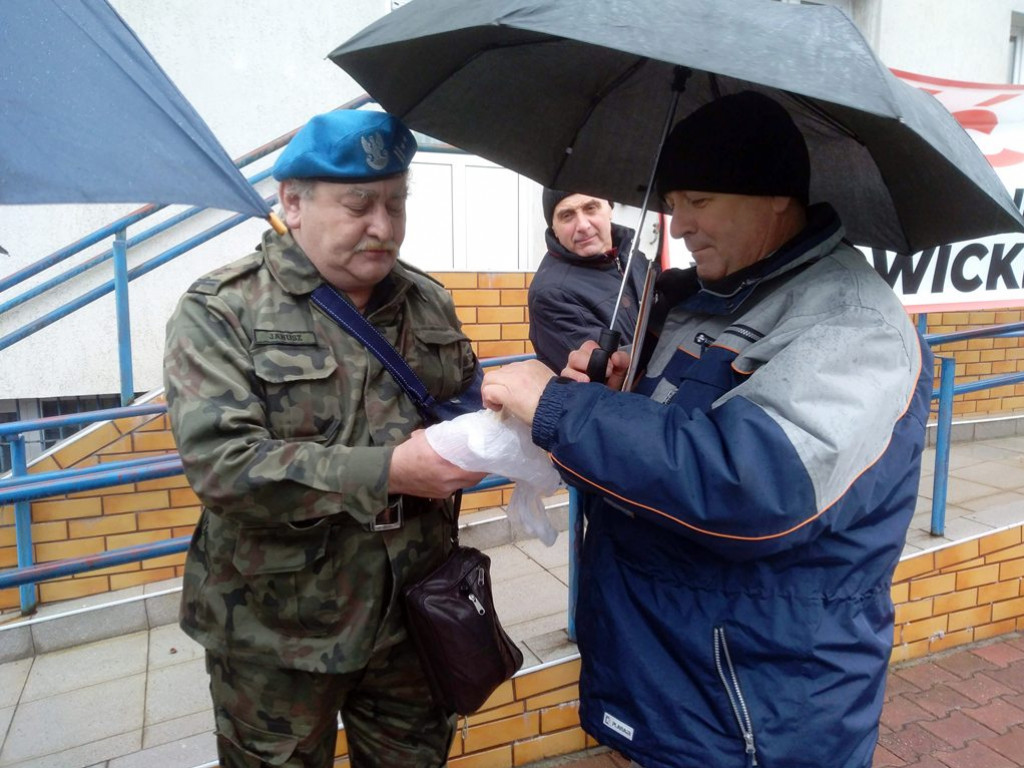 Pikietowali przed sądem, pikietują przed komendą policji