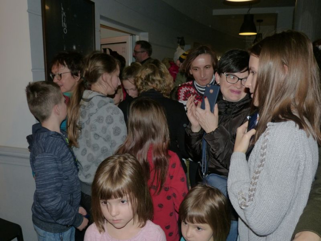 Olaf i Mikołaj rozdawali czekolady