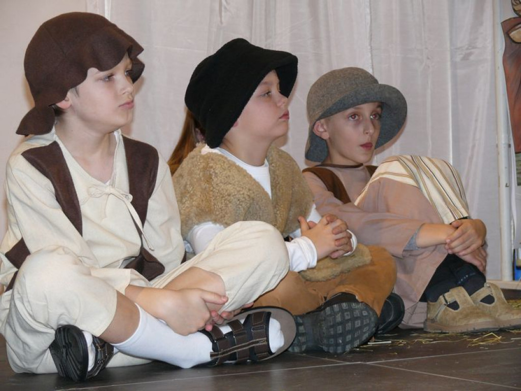 Występy i kiermasze w szkołach w Nieborowie i Dzierzgówku