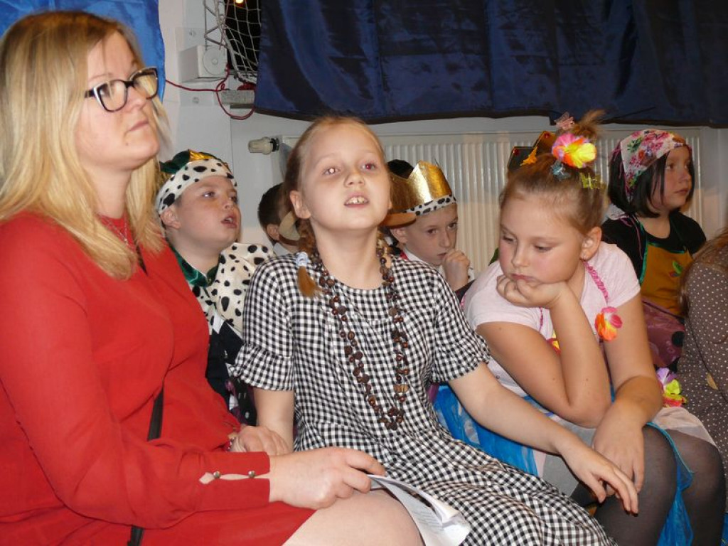 Występy i kiermasze w szkołach w Nieborowie i Dzierzgówku