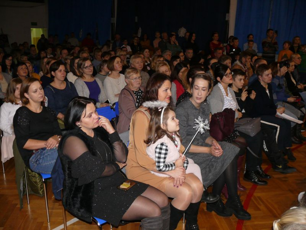 Występy i kiermasze w szkołach w Nieborowie i Dzierzgówku