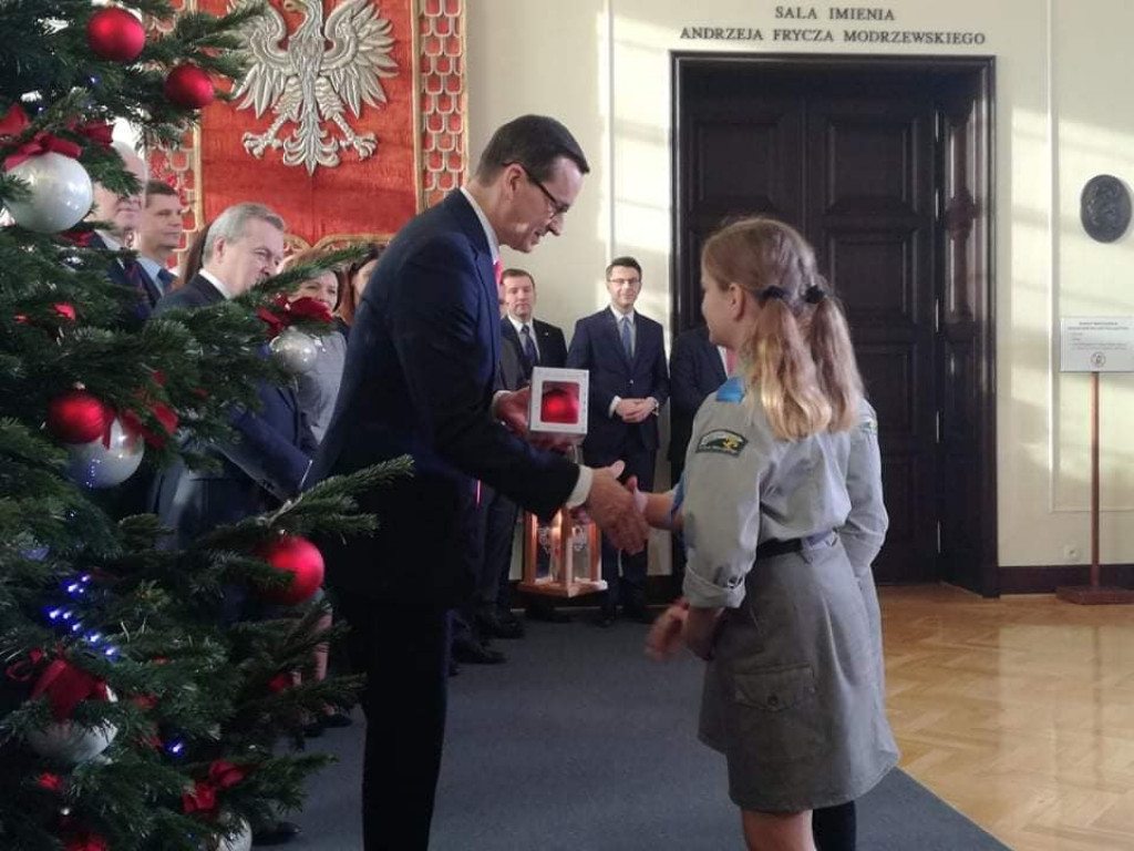 Harcerze z Głowna przekazali płomień pokoju Parze Prezydenckiej i Prezesowi Rady Ministrów