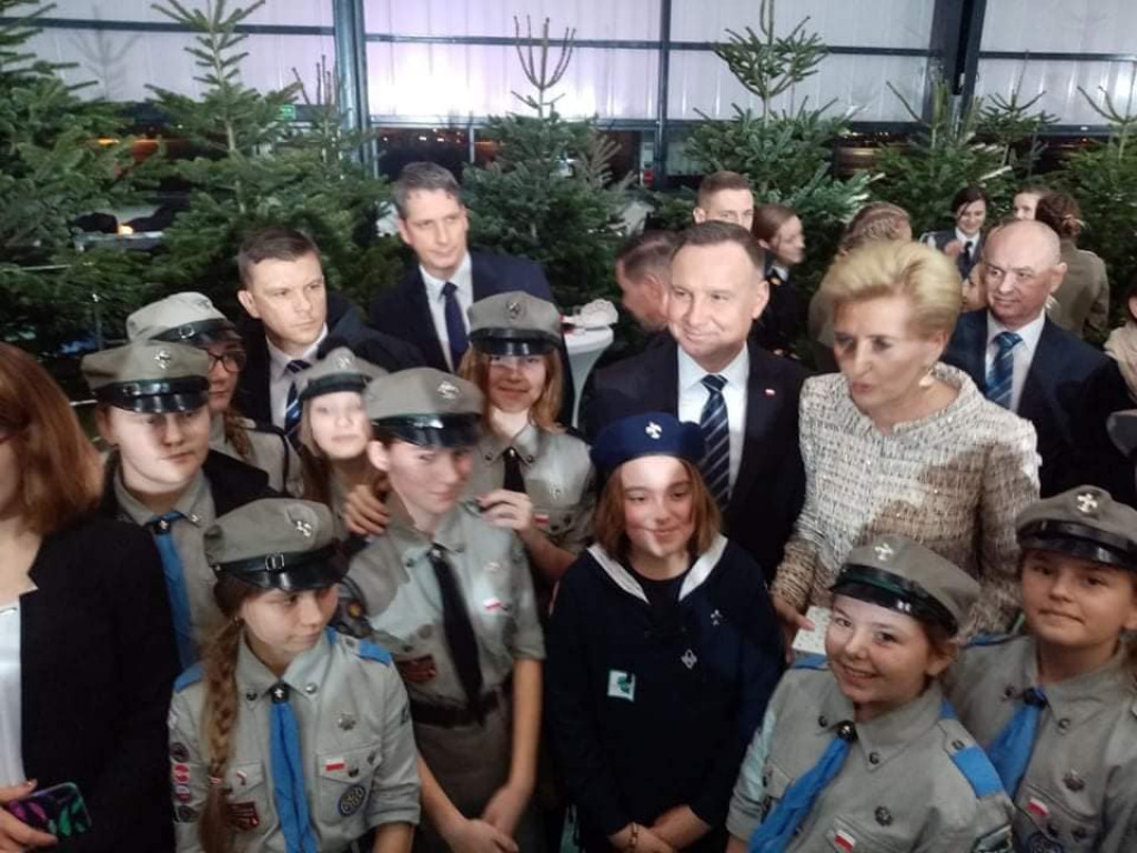 Harcerze z Głowna przekazali płomień pokoju Parze Prezydenckiej i Prezesowi Rady Ministrów