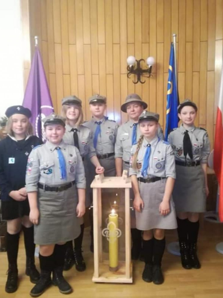 Harcerze z Głowna przekazali płomień pokoju Parze Prezydenckiej i Prezesowi Rady Ministrów