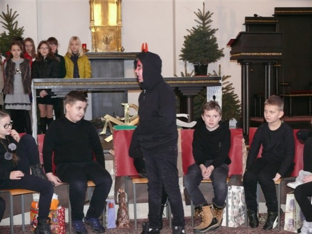 Spotkanie Małego Księcia z Jezusem - jasełka SP 3 w Głownie