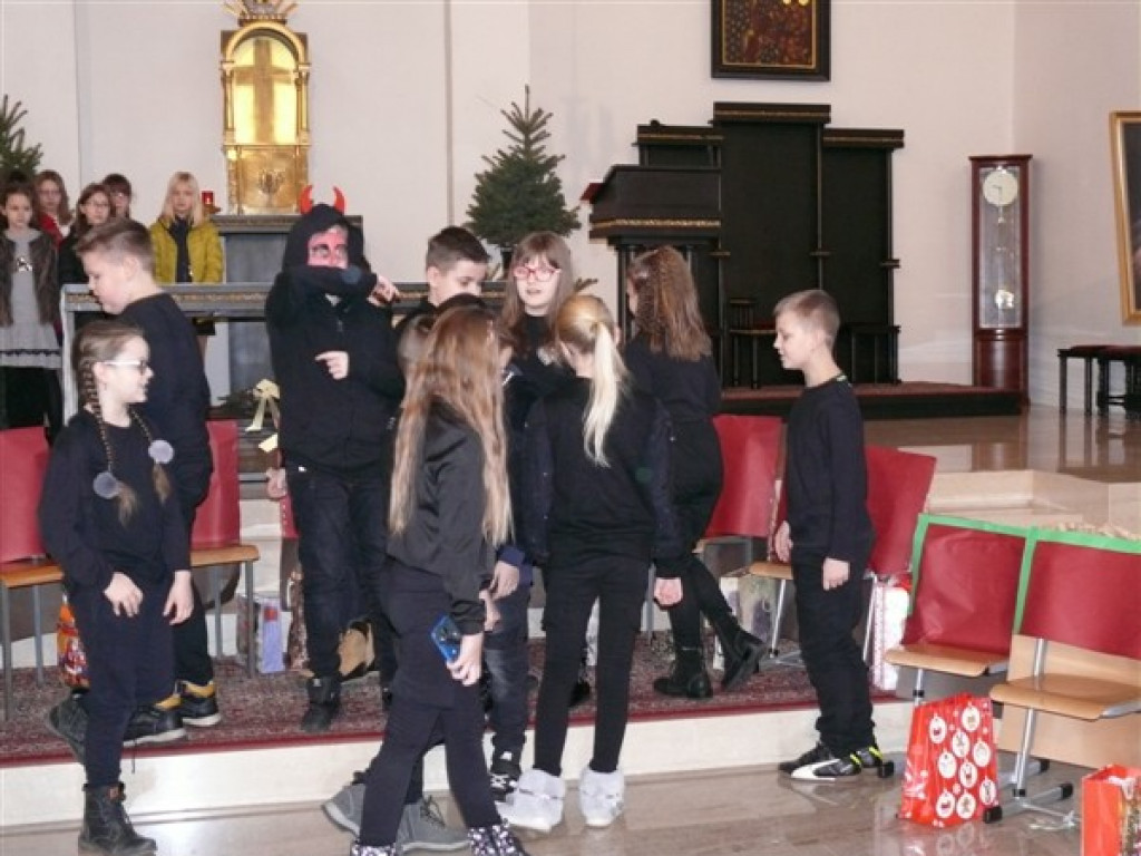Spotkanie Małego Księcia z Jezusem - jasełka SP 3 w Głownie