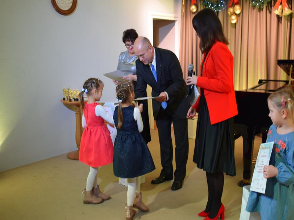 Wigilijne spotkanie z orkiestrą i laureatami konkursu w sannickim pałacu