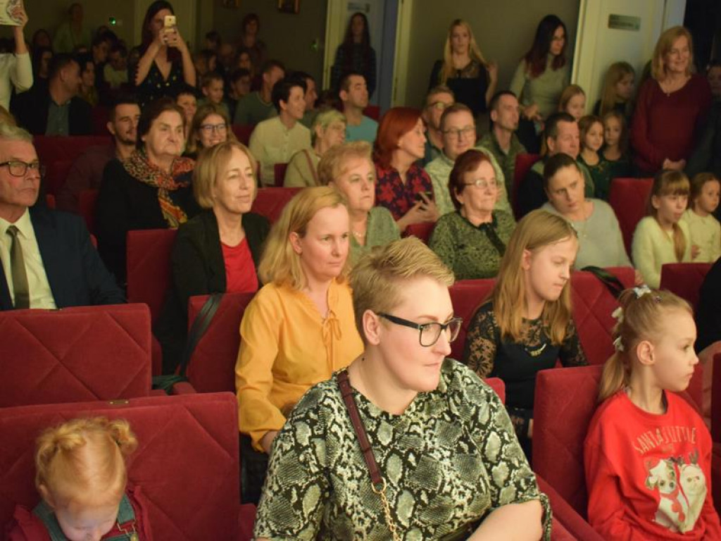 Wigilijne spotkanie z orkiestrą i laureatami konkursu w sannickim pałacu