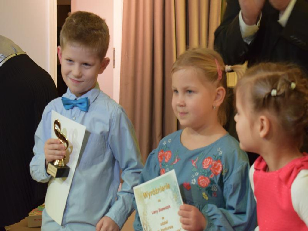 Wigilijne spotkanie z orkiestrą i laureatami konkursu w sannickim pałacu