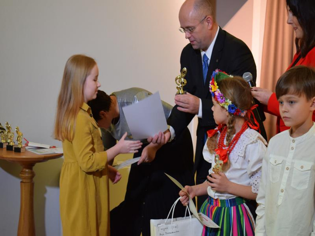 Wigilijne spotkanie z orkiestrą i laureatami konkursu w sannickim pałacu
