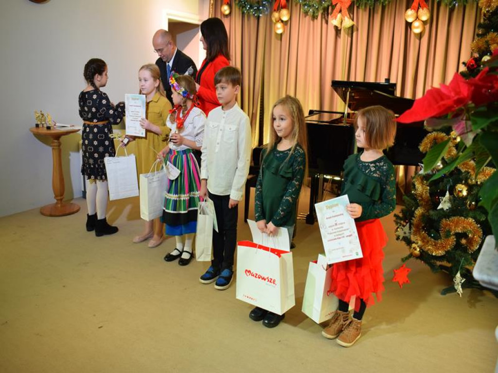 Wigilijne spotkanie z orkiestrą i laureatami konkursu w sannickim pałacu
