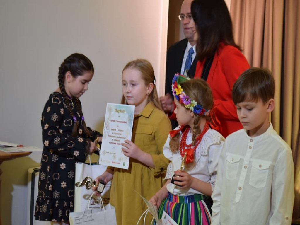 Wigilijne spotkanie z orkiestrą i laureatami konkursu w sannickim pałacu