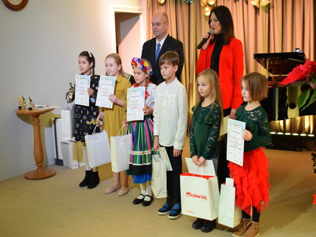 Wigilijne spotkanie z orkiestrą i laureatami konkursu w sannickim pałacu