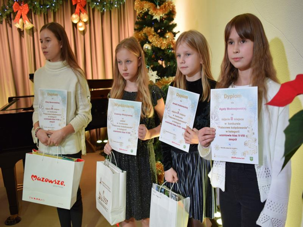 Wigilijne spotkanie z orkiestrą i laureatami konkursu w sannickim pałacu