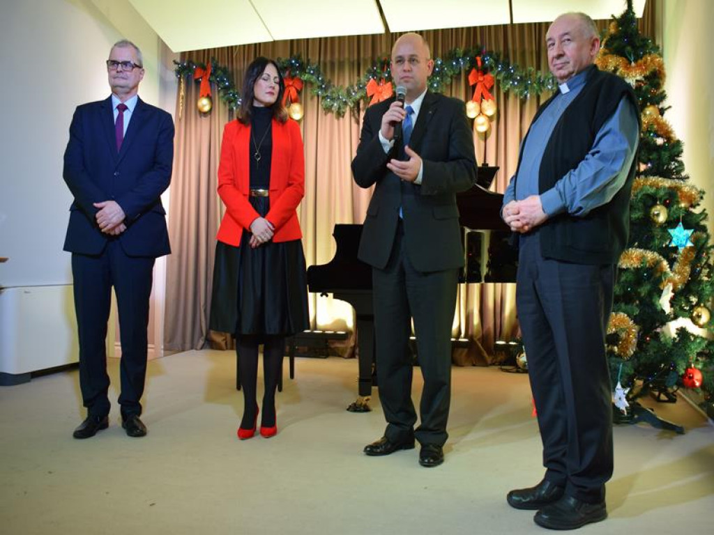 Wigilijne spotkanie z orkiestrą i laureatami konkursu w sannickim pałacu