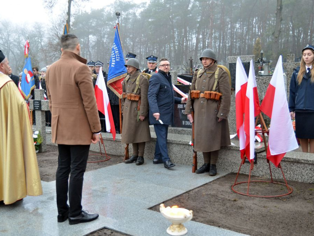 Odnowiona i poświęcona mogiła żołnierzy polskich w Domaniewicach