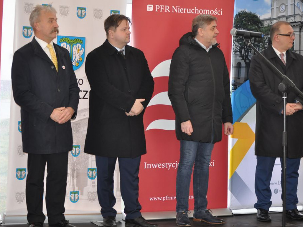 Mieszkanie Plus - wbito pierwszy szpadel, ale budowa wiosną