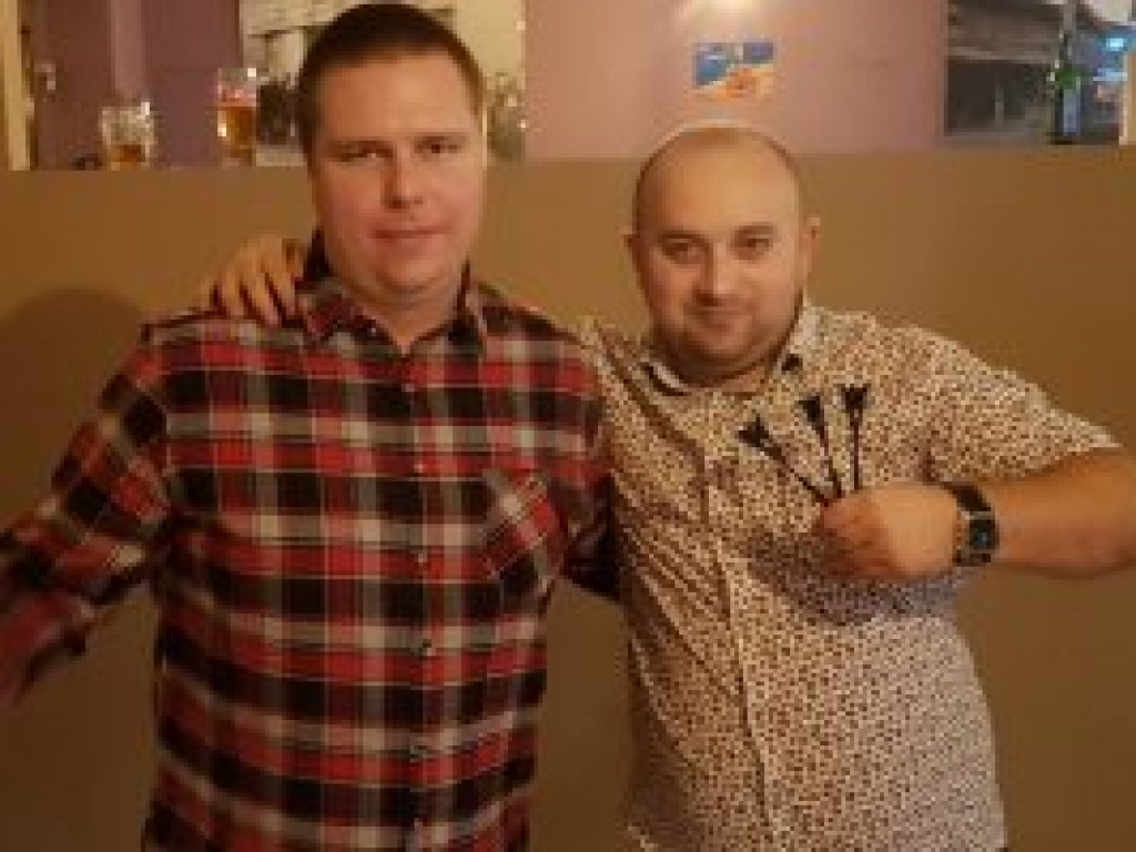 Tylko czterech rzucało lotkami