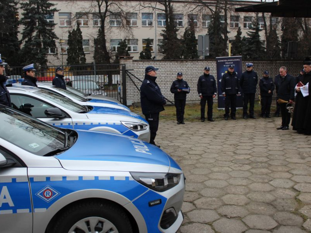 Cztery nowe radiowozy przekazano łowickiej policji