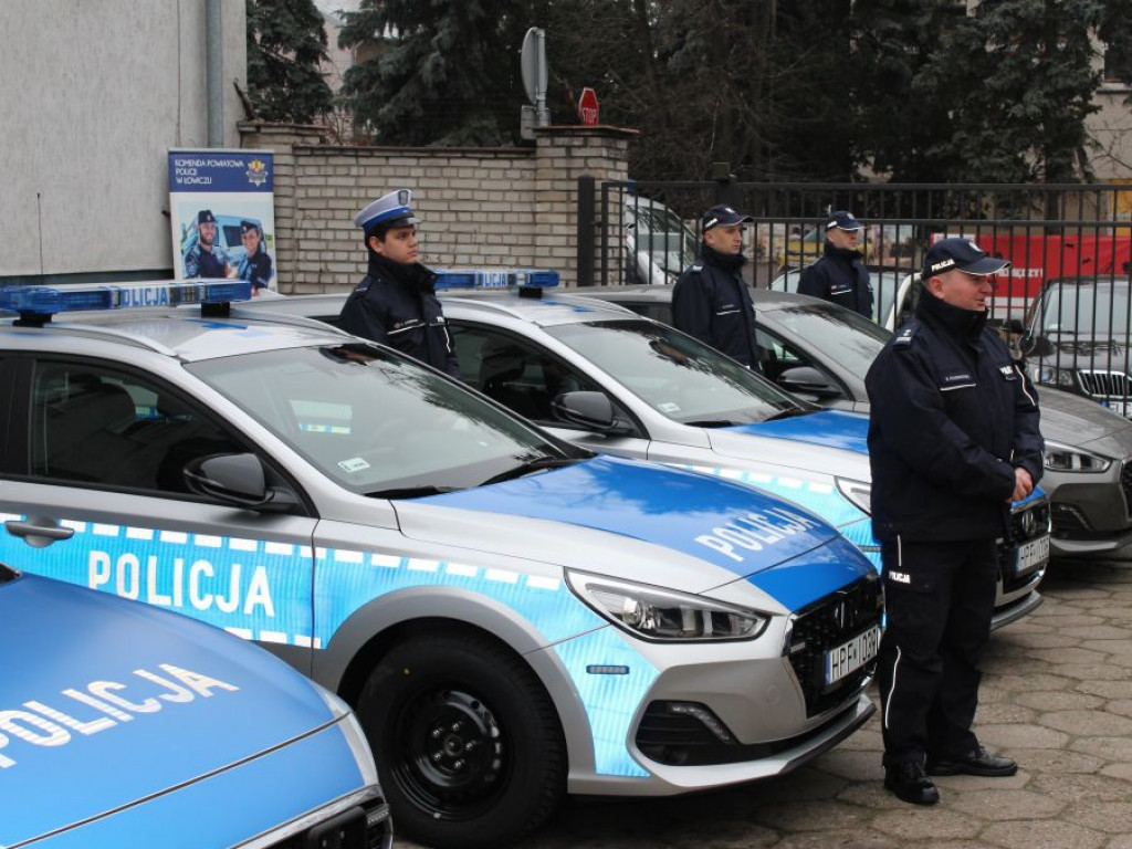 Cztery nowe radiowozy przekazano łowickiej policji