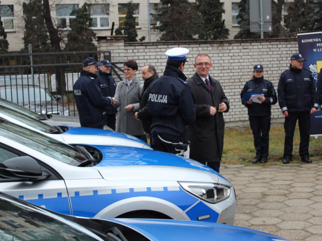 Cztery nowe radiowozy przekazano łowickiej policji
