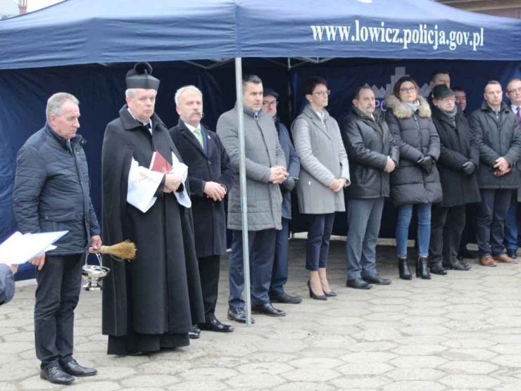 Cztery nowe radiowozy przekazano łowickiej policji