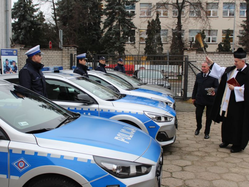 Cztery nowe radiowozy przekazano łowickiej policji
