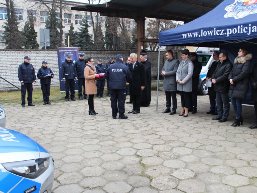 Cztery nowe radiowozy przekazano łowickiej policji