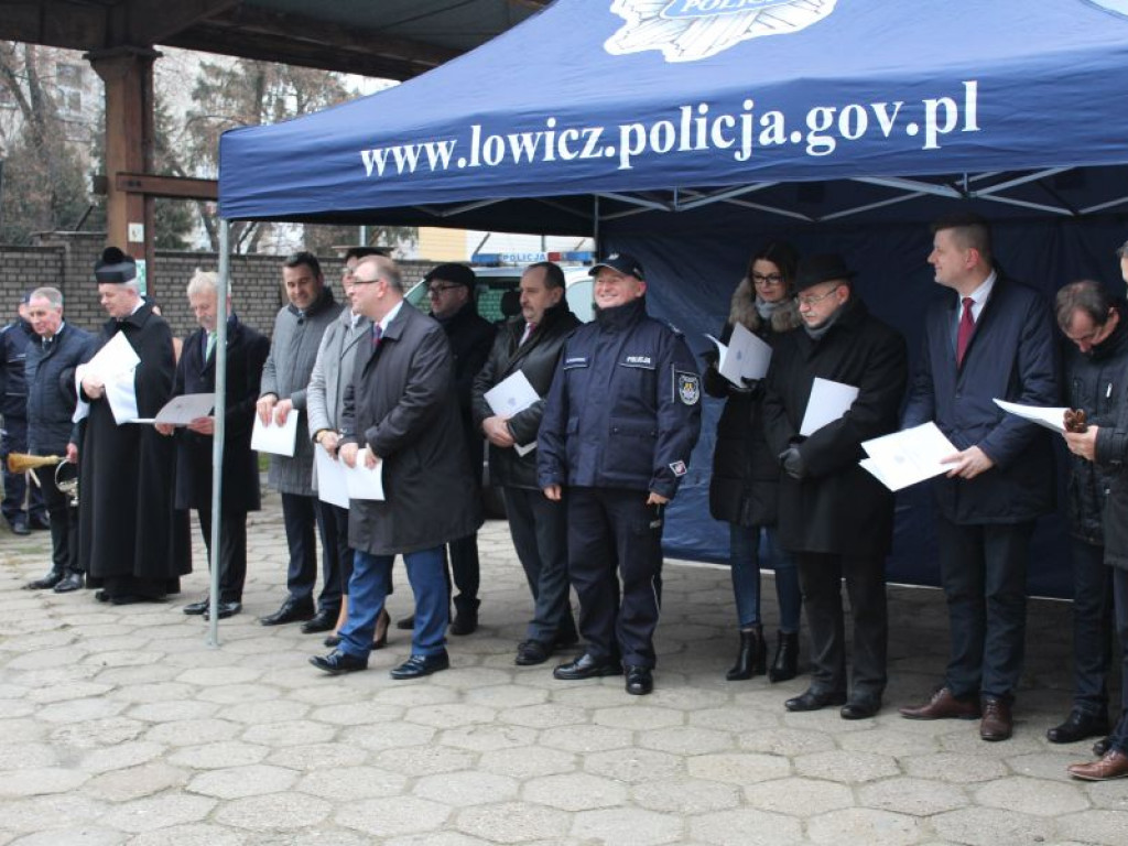 Cztery nowe radiowozy przekazano łowickiej policji