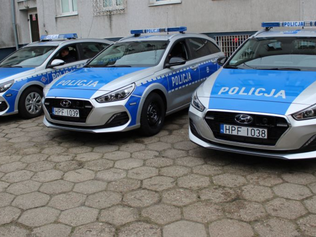 Cztery nowe radiowozy przekazano łowickiej policji
