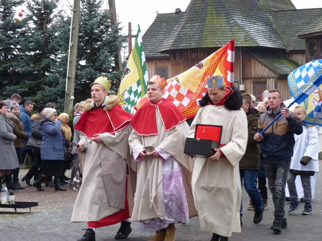 Uliczne jasełka wokół sanktuarium w Mąkolicach