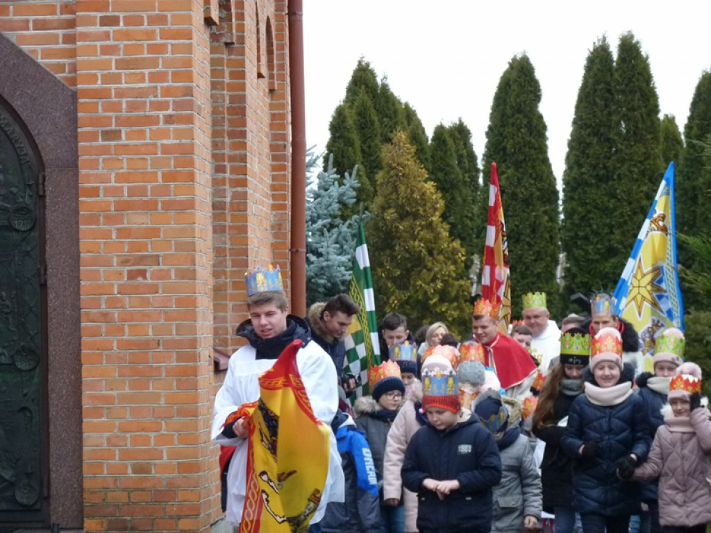 Uliczne jasełka wokół sanktuarium w Mąkolicach