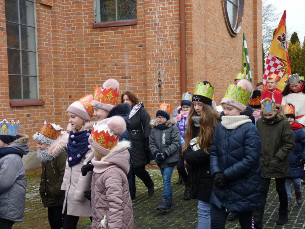 Uliczne jasełka wokół sanktuarium w Mąkolicach