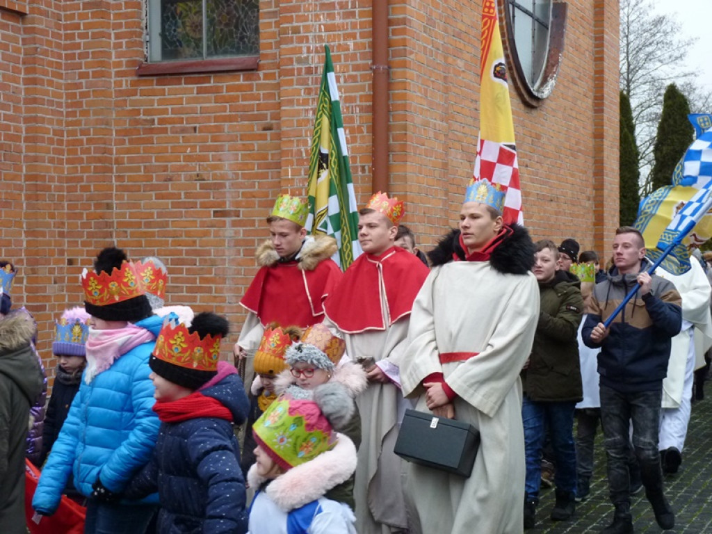 Uliczne jasełka wokół sanktuarium w Mąkolicach