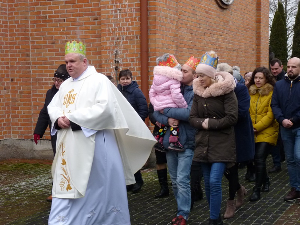 Uliczne jasełka wokół sanktuarium w Mąkolicach